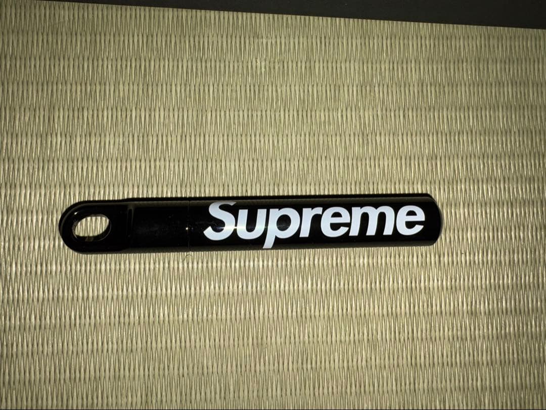 つ*く様 Supreme / James Brand Cache \"Black\"