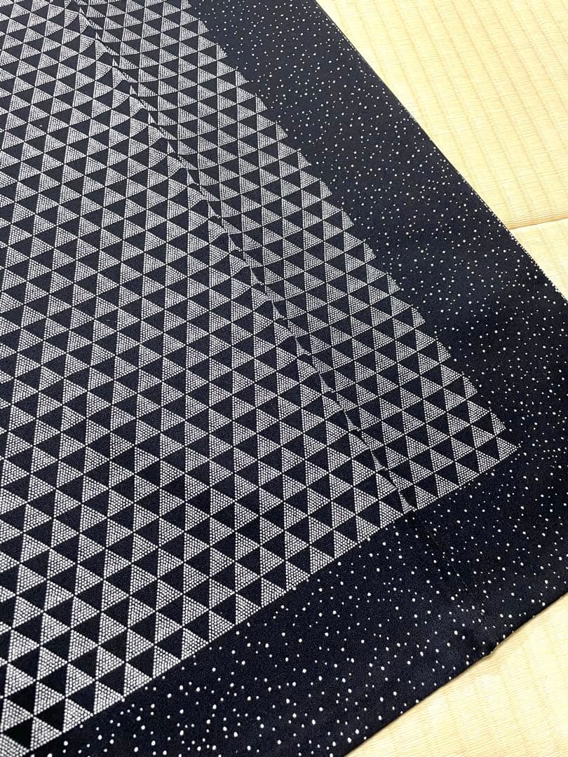 モノトーン 染め 矢絣の地紋 モダン 残布 ガード加工