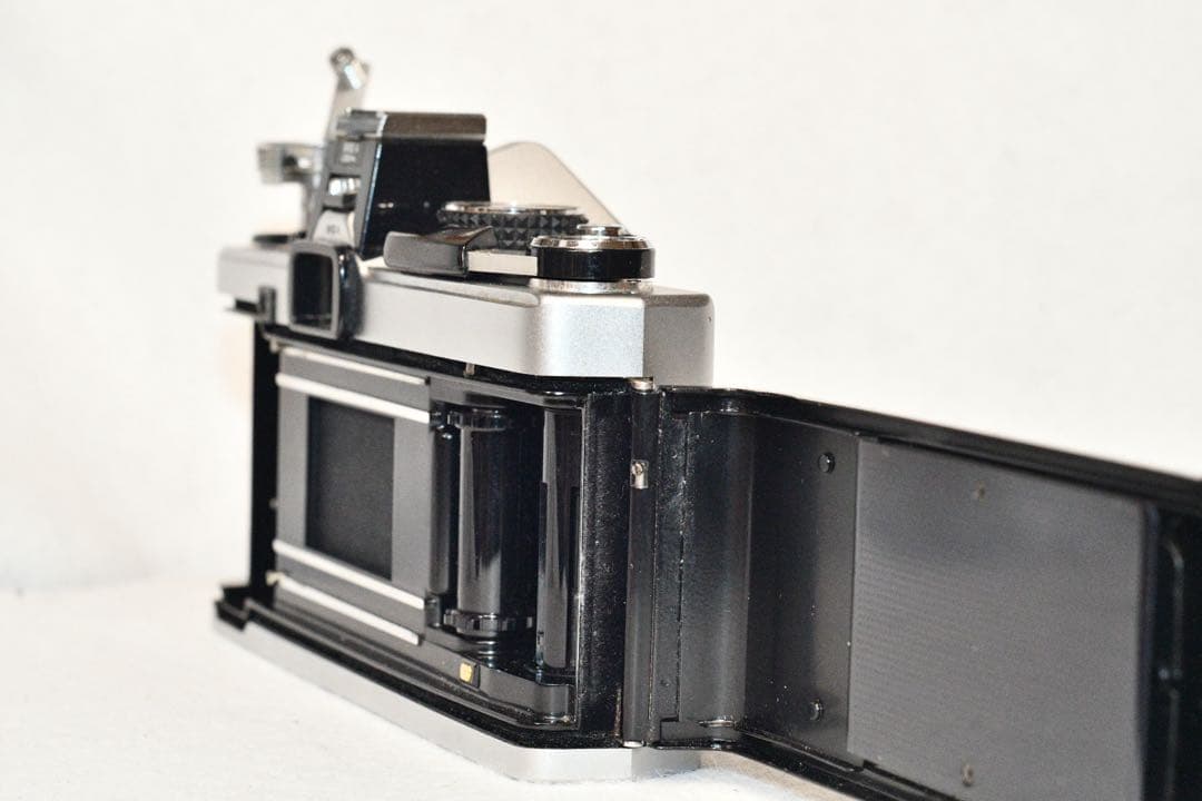 《動作品》OLYMPUS OM-2n+標準レンズ付フィルムカメラ a427