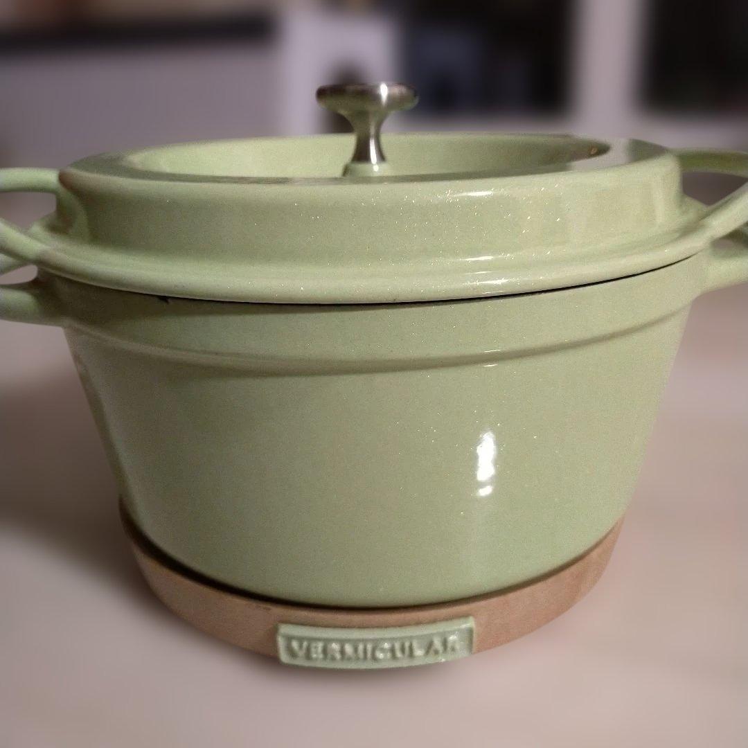 美品☆VERMICULAR 両手鍋 ライトグリーン 18cm☆トリベット付き バーミキュラ 鍋 18cm」の人気商品一覧 | 安い商品を通販サイトから
