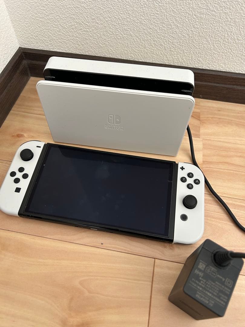 【美品】Nintendo Switch 本体 白/黒 任天堂 Nintendo Switch 有機ELモデル ホワイト Nintendo Switch