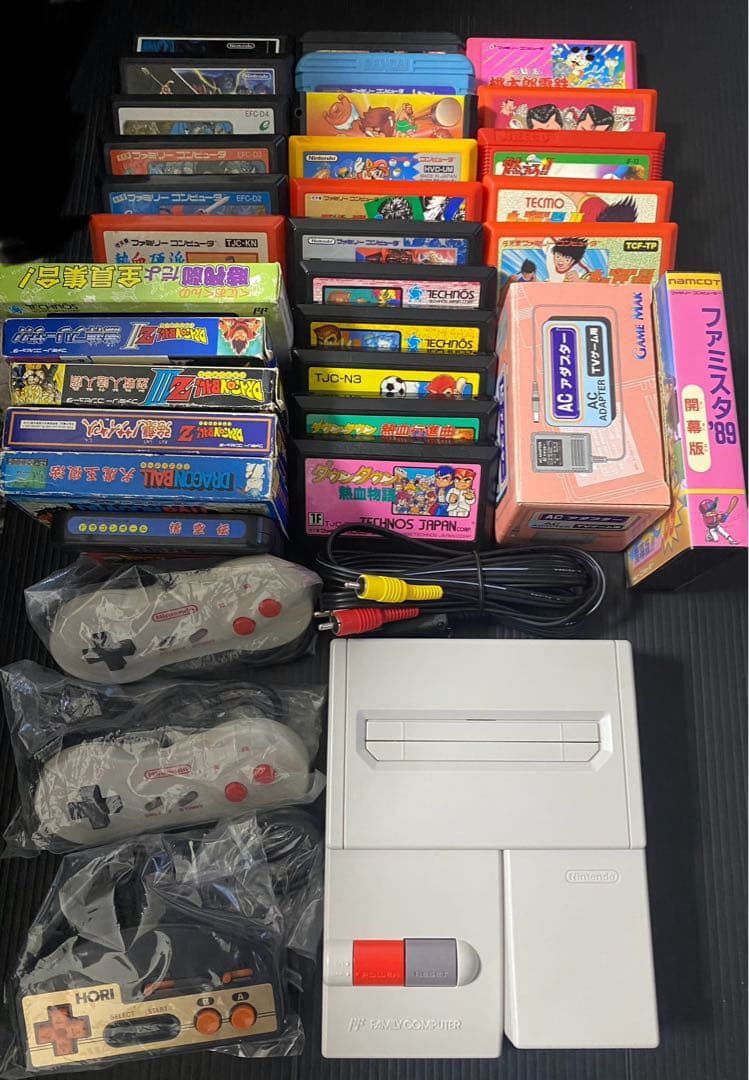 任天堂　ニューファミコン＆ホリコマンダー&カセット29本セット Amazon.co.jp: NEWホリコマンダー NEWファミコン用 : Video Games