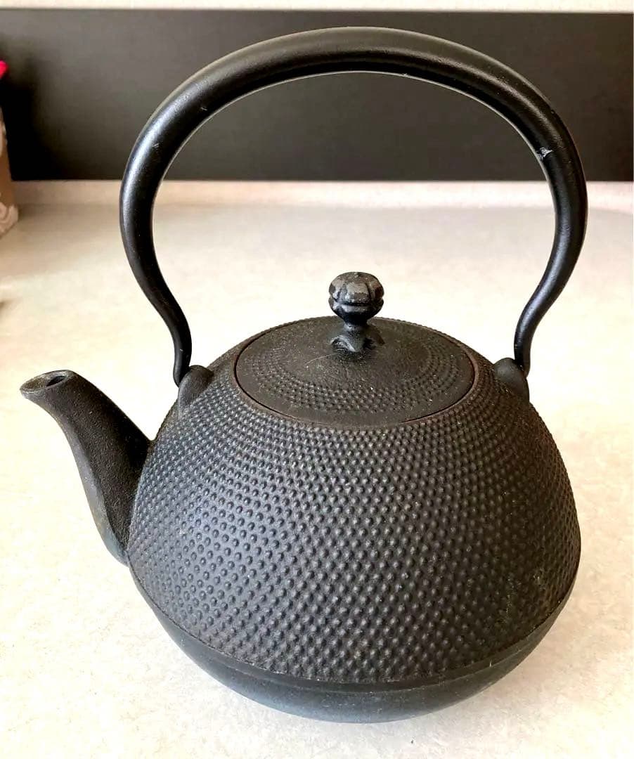 及源鋳造(O I G E N)南部鉄瓶　なつめアラレ1.2Ｌ【USED】 及源鋳造 OIGEN 南部鉄器 鉄瓶なつめアラレ 1.2L (実用900mL) H-143 及