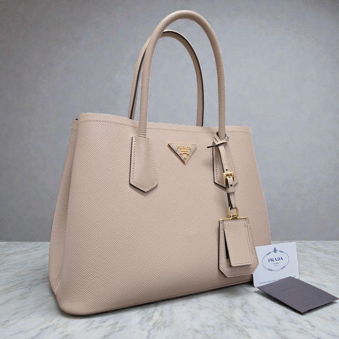 極美品✨プラダ サフィアーノキュイール ハンドバッグ ベージュ 1BG887 サンドベージュ プラダ ダブル サフィアーノレザー ミディアムバッグ