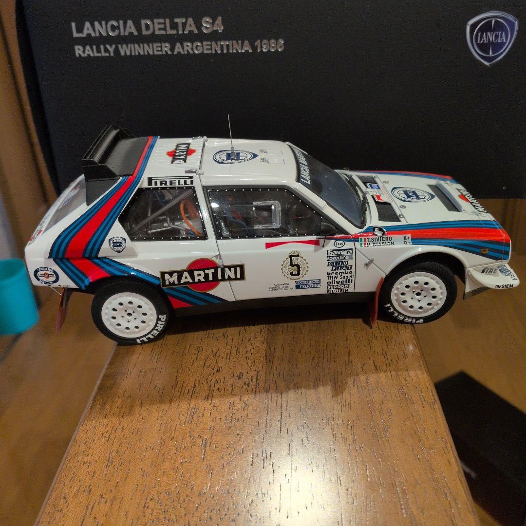 オートアート1/18 LANCIA DELTA S4 MARTINI 1986 - メルカリ