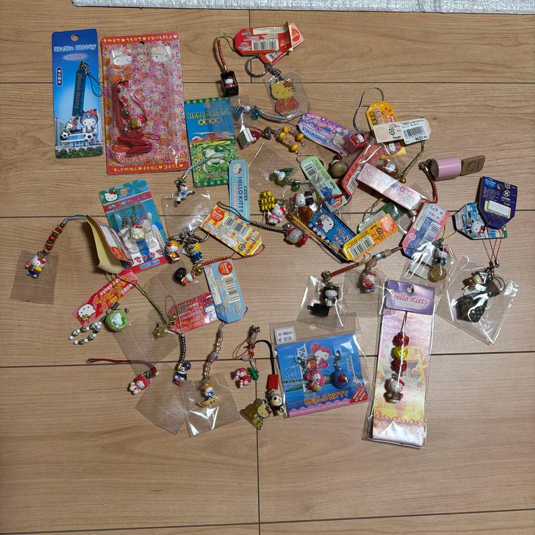 ハローキティ ストラップ セット ご当地　レア　35セットまとめ売り ハローキティ 名古屋 ご当地ストラップセット｜トレファクONLINE