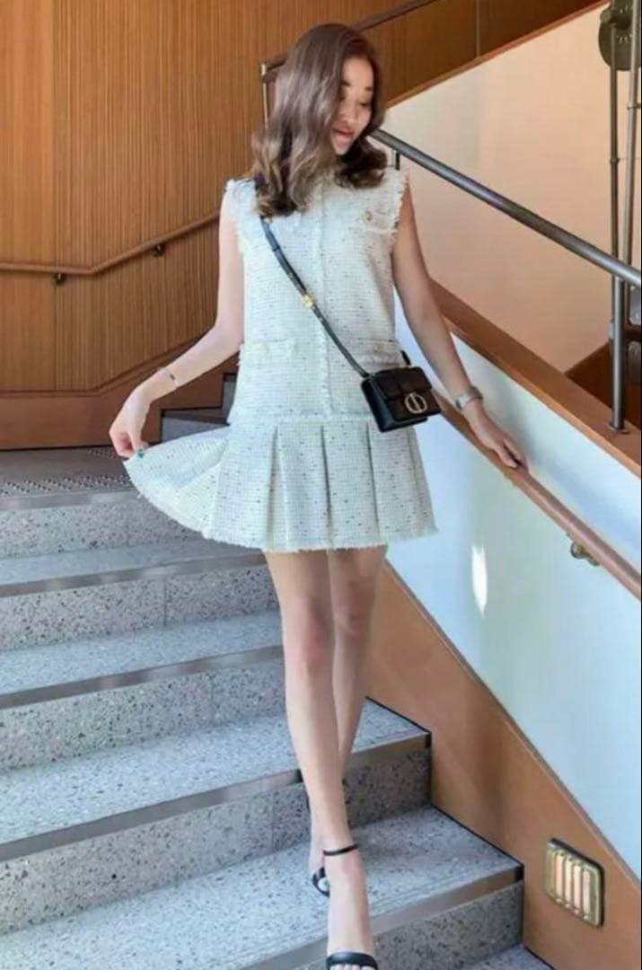 シェリエ ホワイト ノースリーブ ミニワンピース - メルカリ