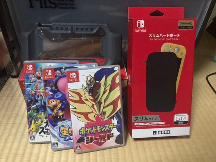 カセット3つ。スリムハンドポーチ。スイッチ本体. スイッチのカバー。 カセット3つ。スリムハンドポーチ。スイッチ本体. スイッチのカバー