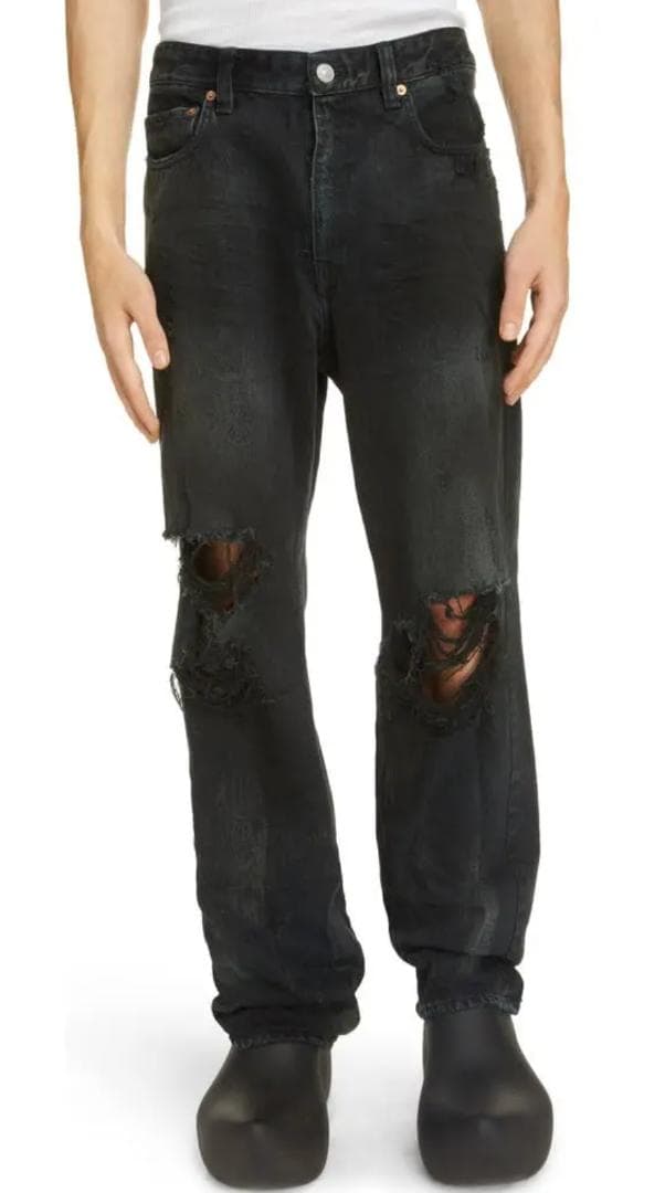 パンツ Balenciaga Destroyed Knee Baggy Jeans S Balenciaga Stretched Knee Baggy Jeans in Stained | FWRD