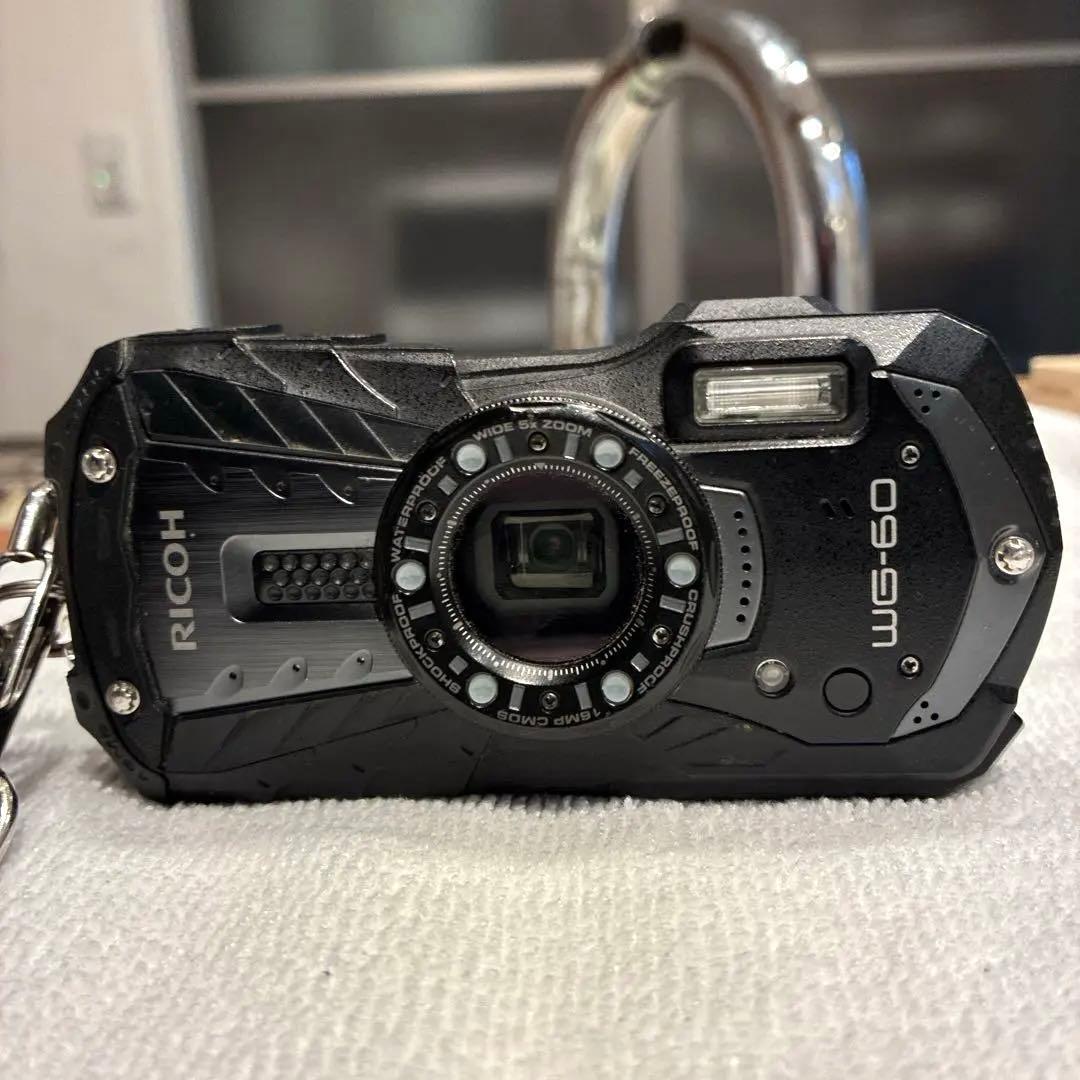 美品】RICOH WG-60 デジタルカメラ ブラック - メルカリ