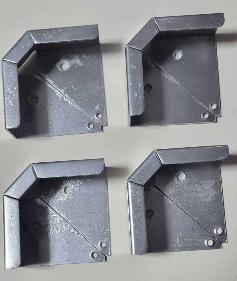 セガ テーブル筐体用のコーナー金具4つセット テーブル脚 コーナー金具(ダブル)NEW (4個セット) ボルト・ネジ付き