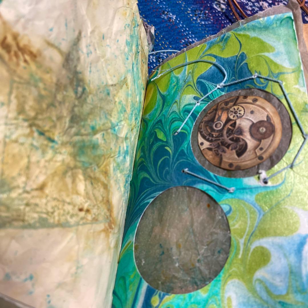 庭の本棚 「襤褸の本9〜異世界の街〜」 ジャンクジャーナル - メルカリ