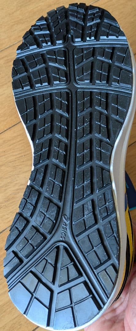 週末セ―ル　希少カラー新品未使用asics ウィジョブCP106 26.5cm