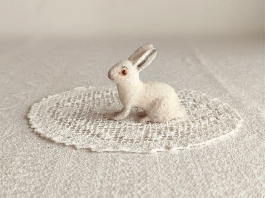 vintage figure ୨୧ * 真っ白な 可愛い ウサちゃん - メルカリ