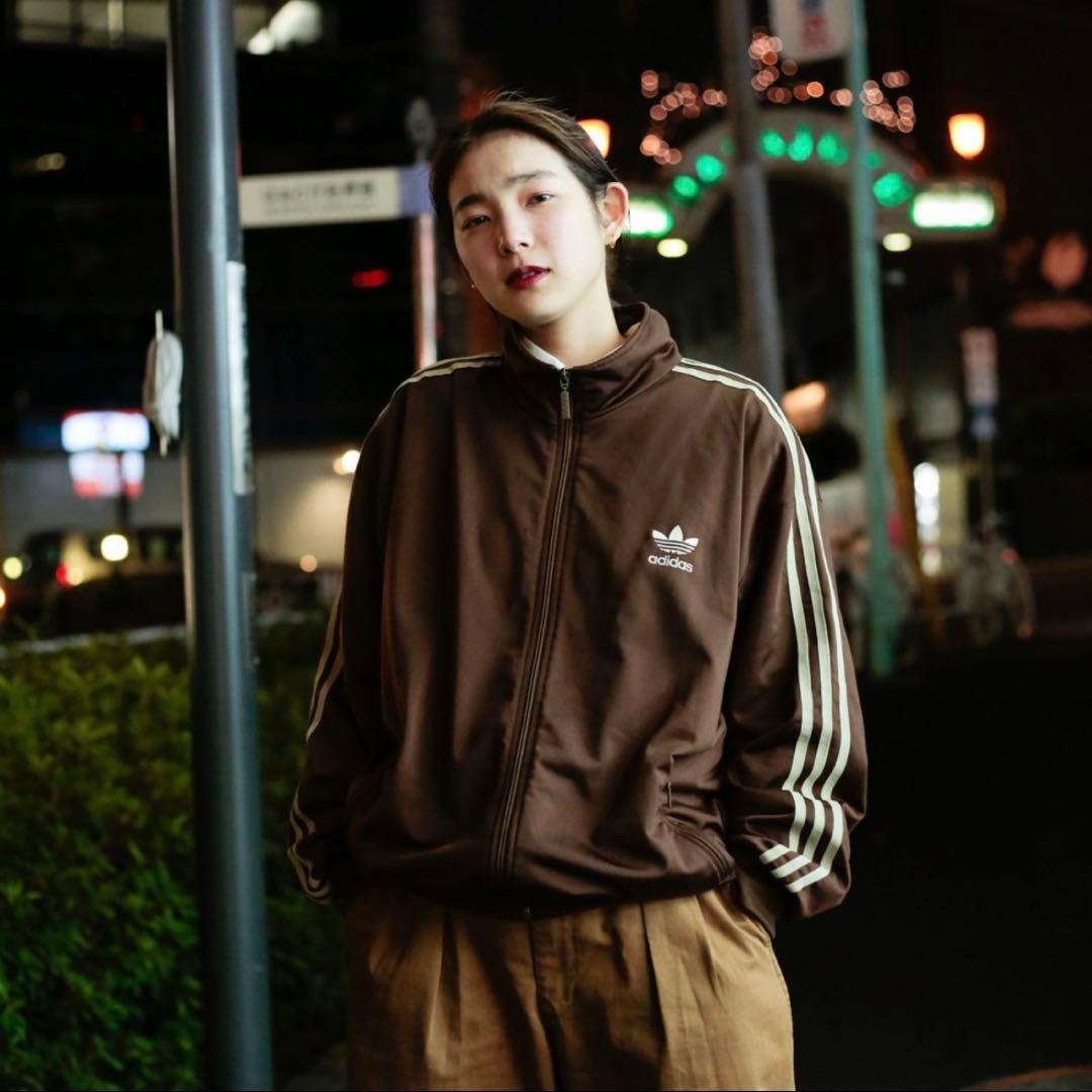 adidas 90s トラックジャケット ブラウン 在原みゆ紀着用 好配色