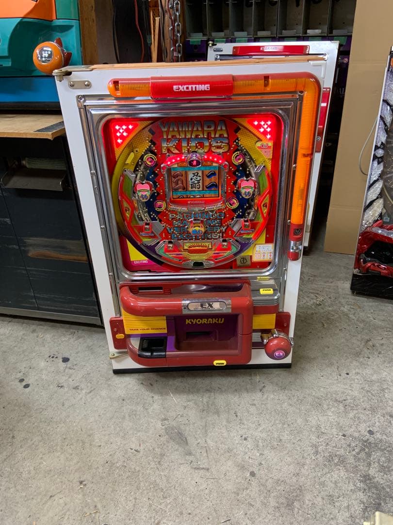 専用　柔キッズ3 京楽　本体　名機　お買い得　もってけドロボー キックボード 子供 スクーデリア フェラーリ ツイストスクーター