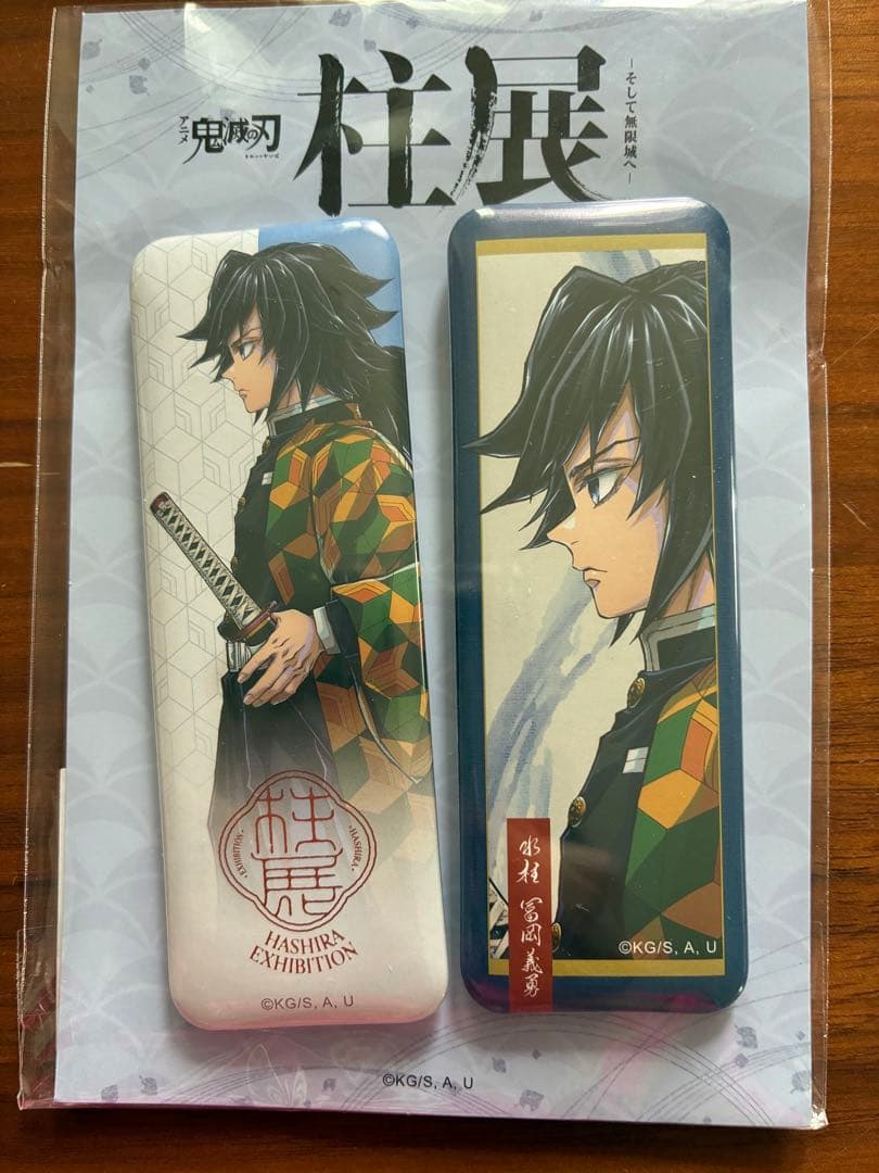 希少鬼滅の刃DINING 新店舗記念スクエア缶バッジ冨岡 義勇