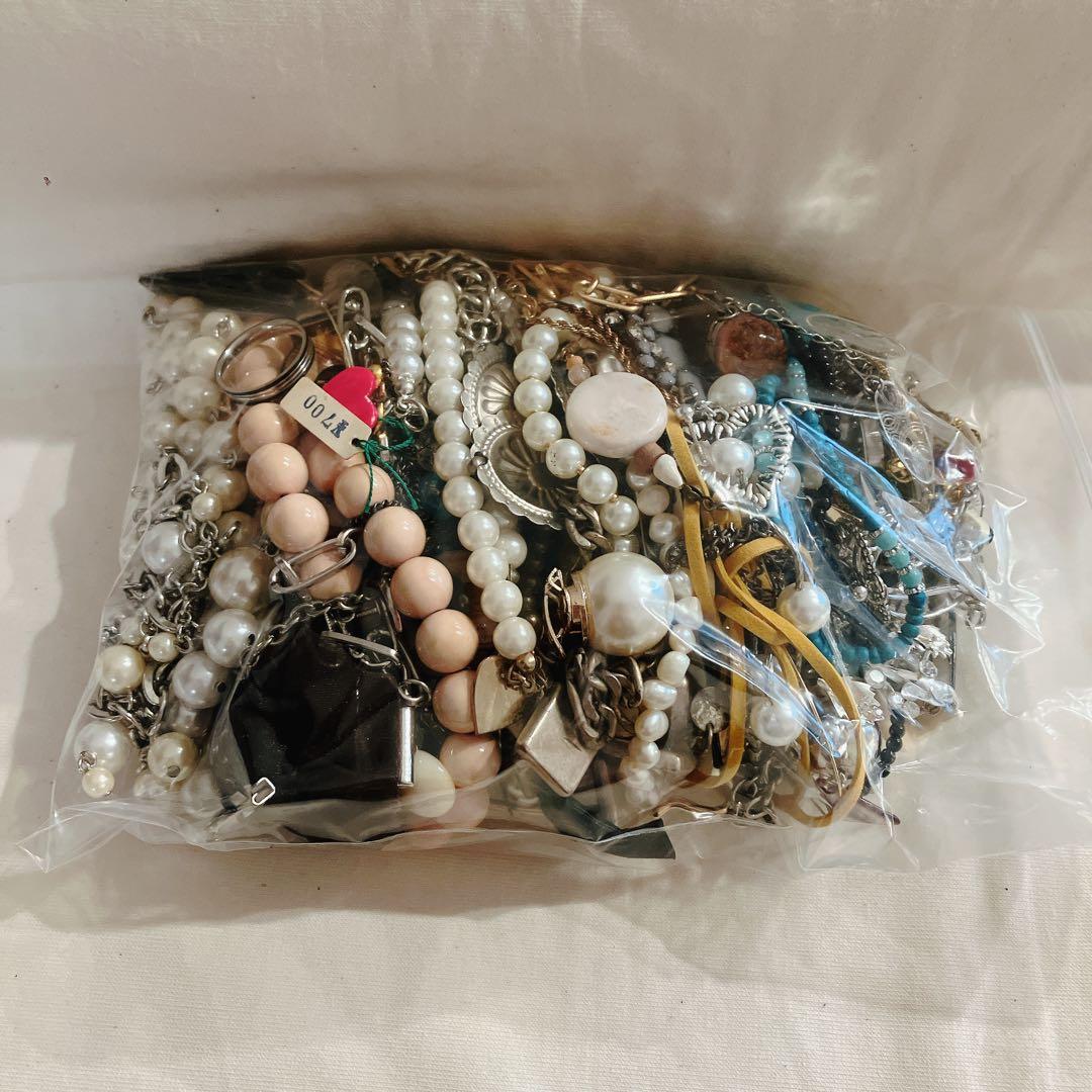 イミテーションアクセサリー まとめ売り 1kg - メルカリ