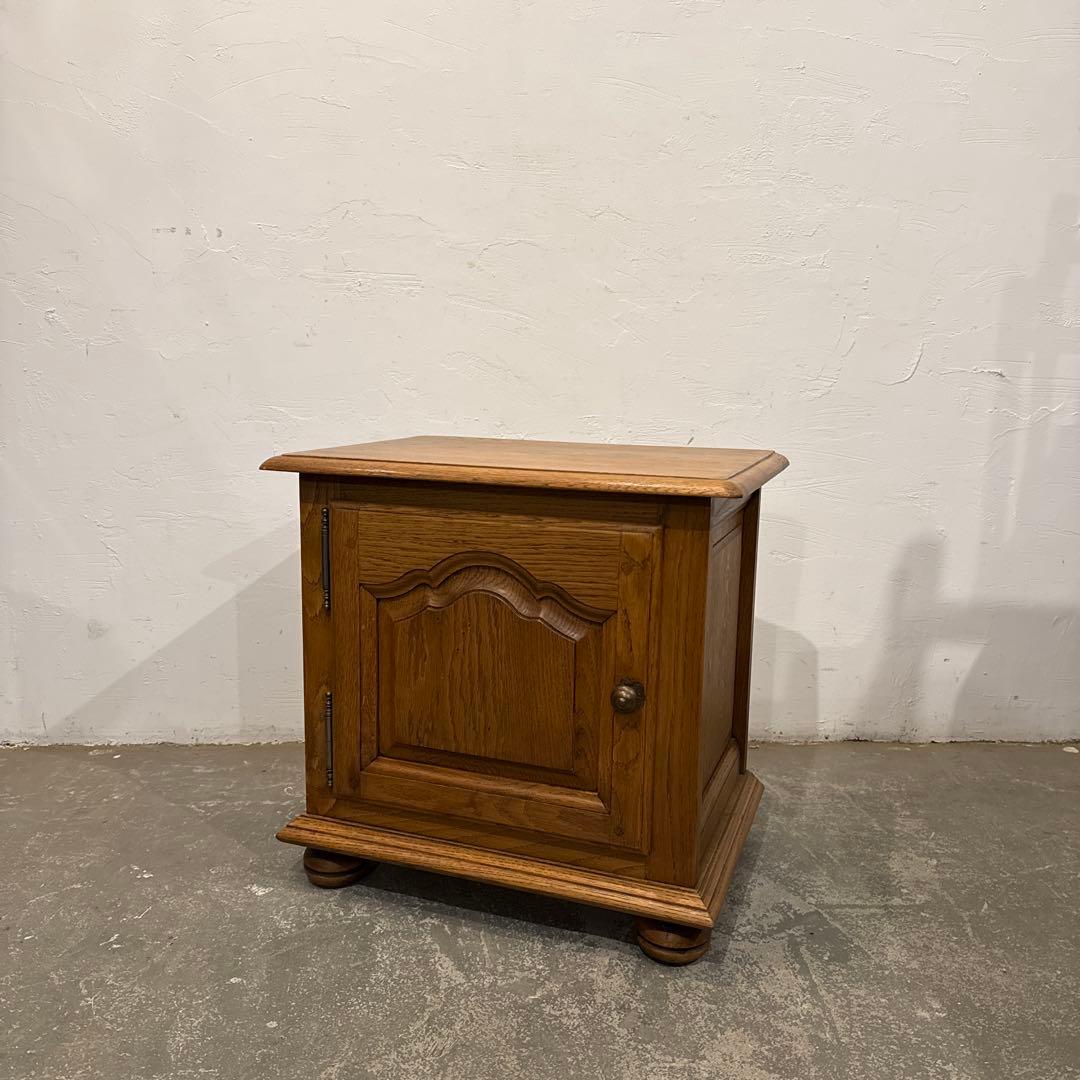 ヴィンテージ　木製サイドテーブル　扉収納付き　2 サイドキャビネット サイドテーブル 収納付き サイドチェスト テーブル