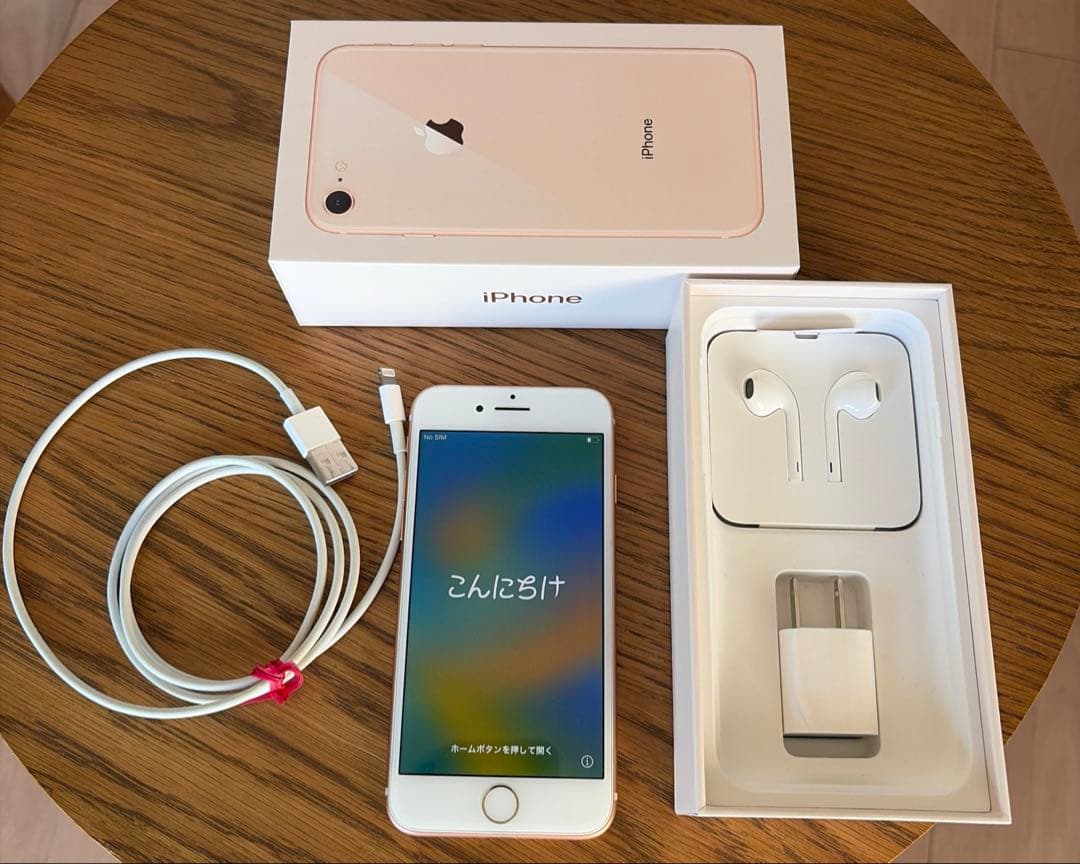 iphone8 64GB ピンクゴールド　付属品付き　SIMロックあり iphone8 64GB ピンクゴールド 付属品付き SIMロックあり ドコモiPhone8