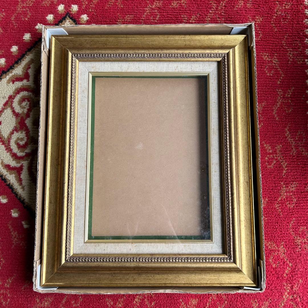 ゴールドの装飾的な木製額縁