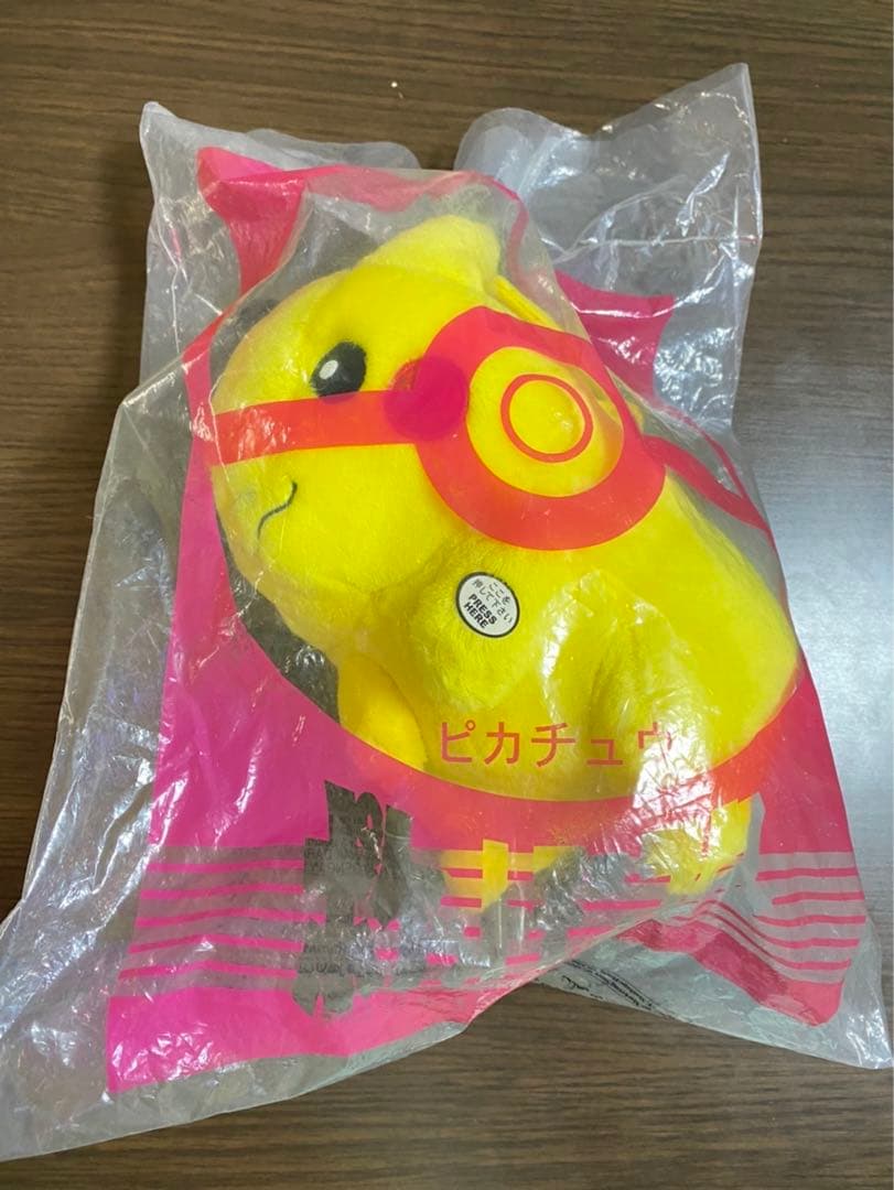 ポケモン 2001年マクドナルド限定 ピカチュウぬいぐるみ未開封?マック