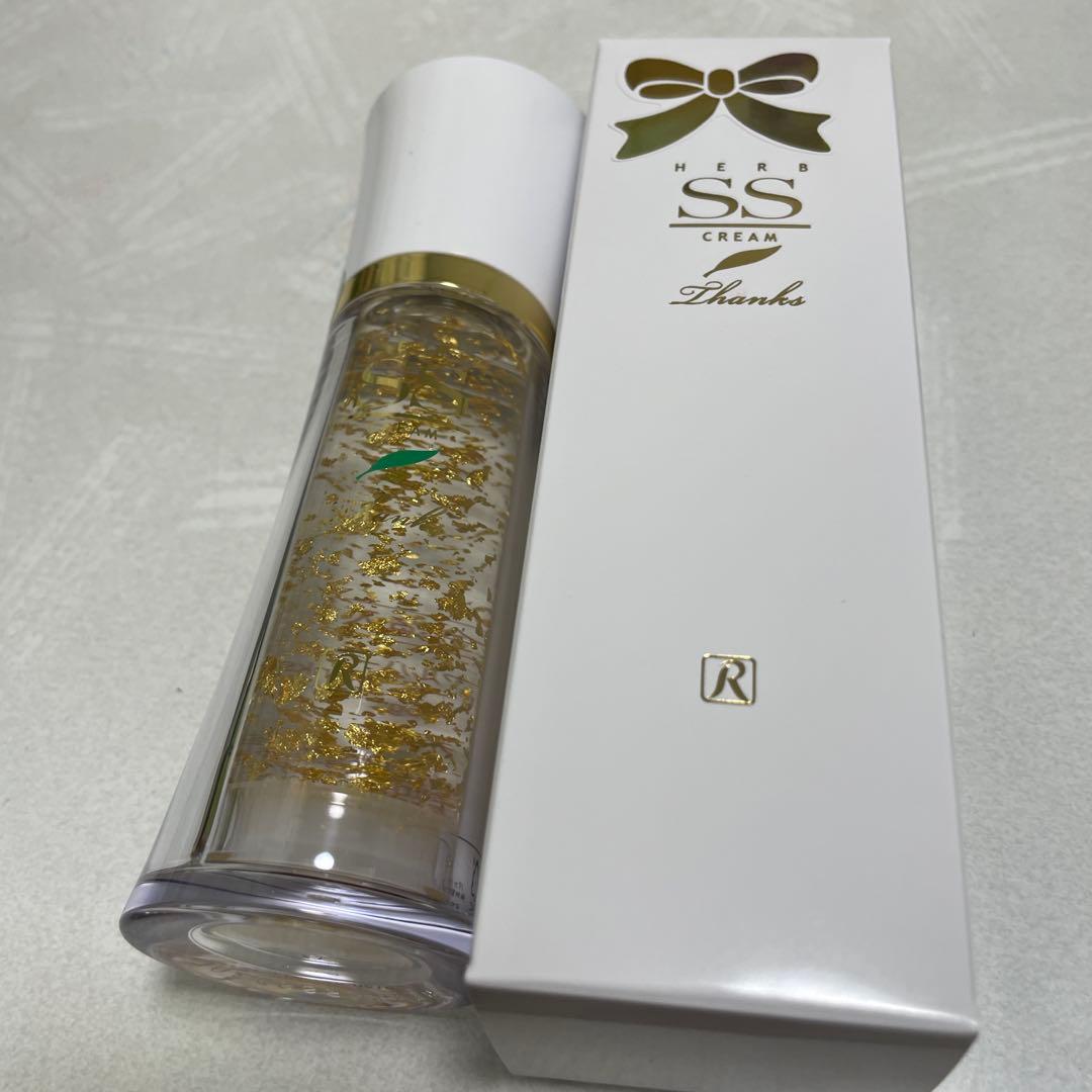 SS クリーム金箔入り 25年12月の物です。 7月3日はソフトクリームの日】 別府市鉄輪、GOEMONめぐり店の金箔