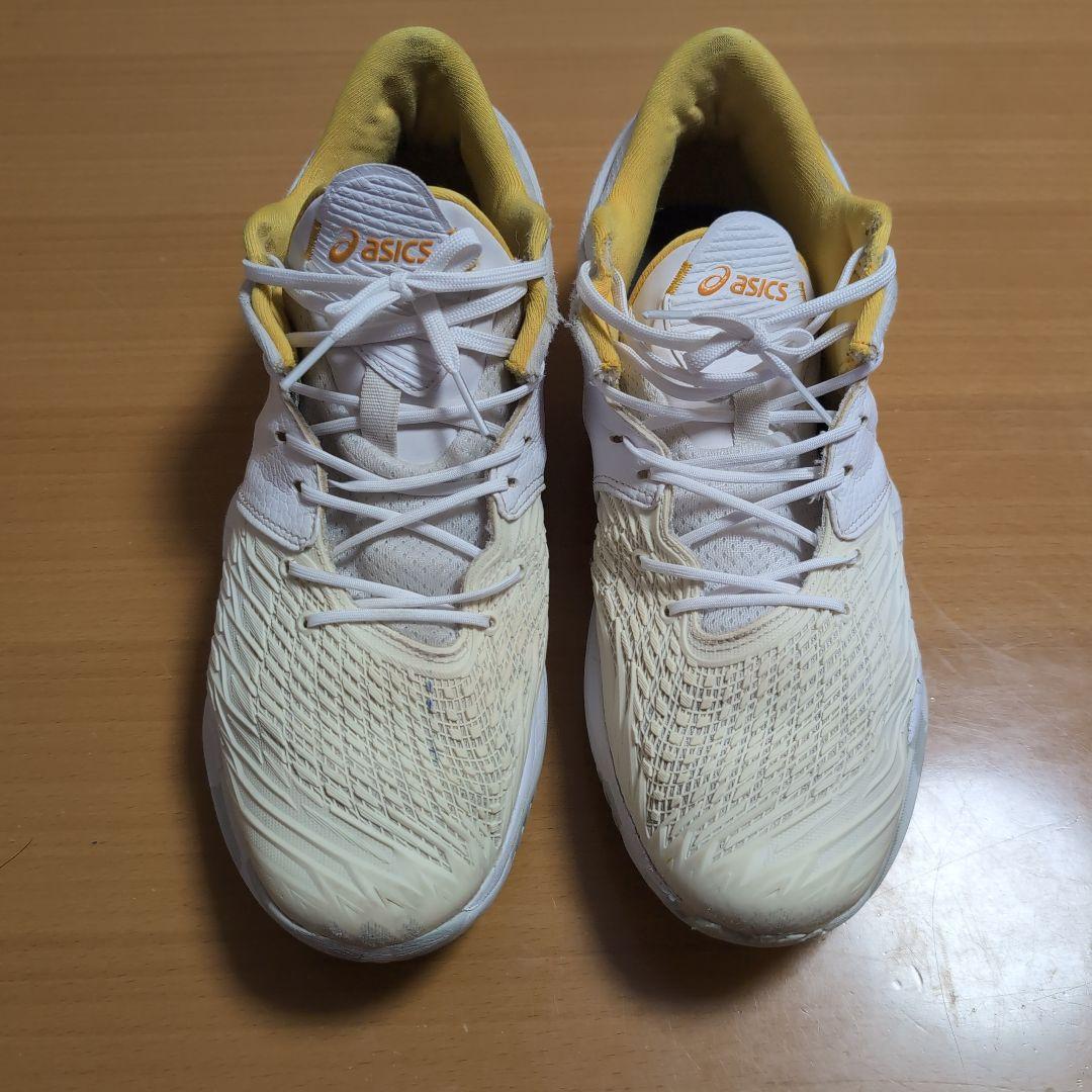 asics バスケットボールシューズ ホワイト/イエロー - メルカリ