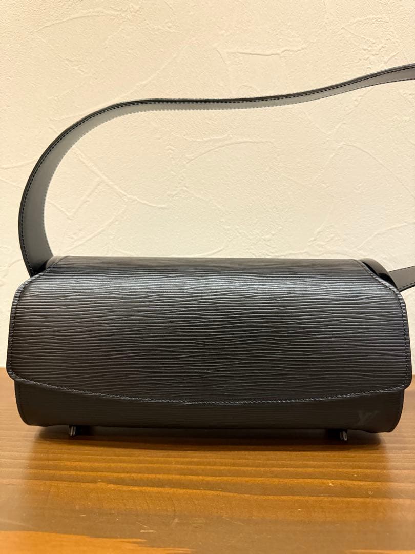 Louis Vuitton　ショルダーバック　エピ　ノクターンPM　BLACK LOUIS VUITTON ルイヴィトン ノクターンPM エピ ショルダーバッグ