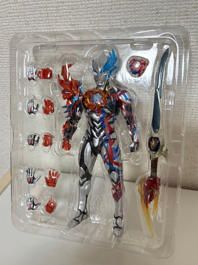 S.H.Figuarts ウルトラマンブレーザー　ファードランアーマー