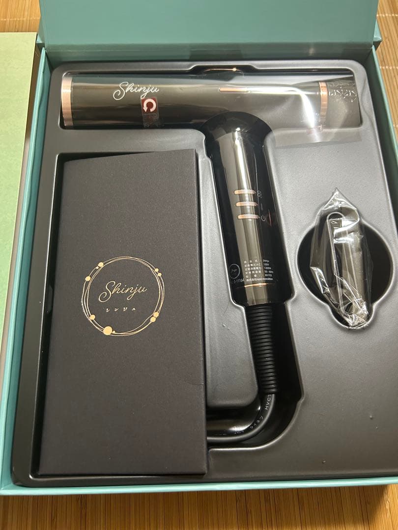 Shinju シンジュ ヘアドライヤー 黒蝶 楽天市場】Shinju シンジュ プロ仕様ヘアドライヤー 黒蝶 1200W 軽量