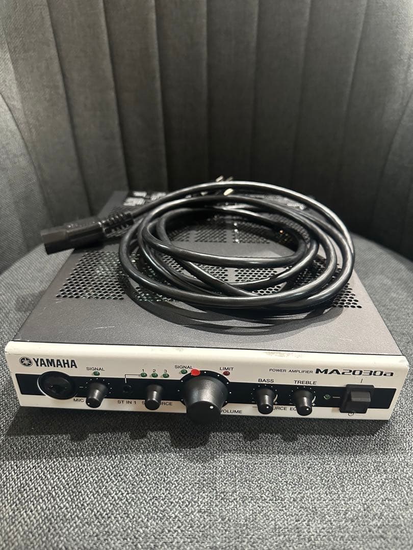 【極美品】YAMAHA MA2030a パワーアンプ ヤマハ YAMAHA MA2030a パワーアンプ(小中規模設備に最適なミキシング
