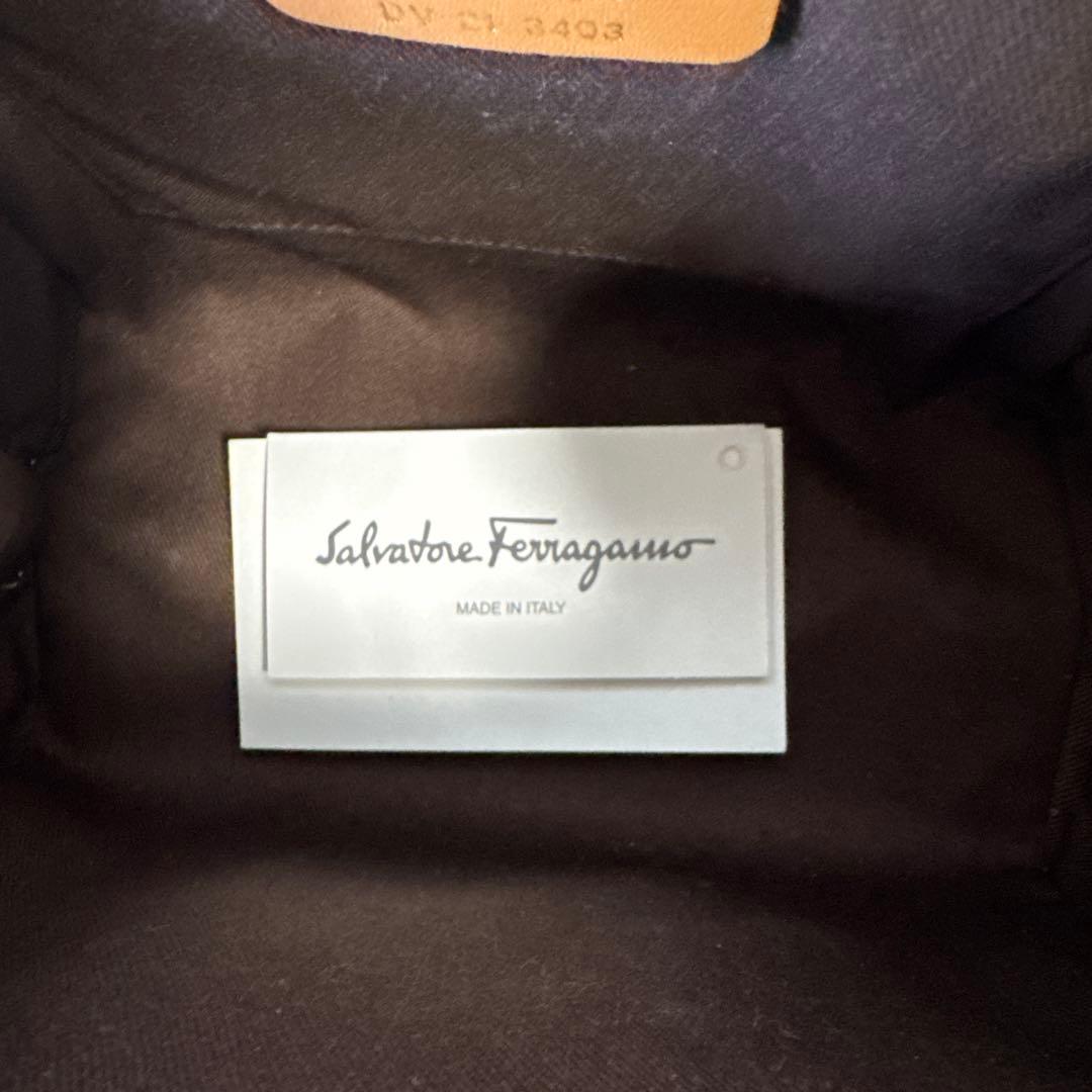 ルヴァトーレフェラガモガンチーニ ストロー かごバッグ ロゴ