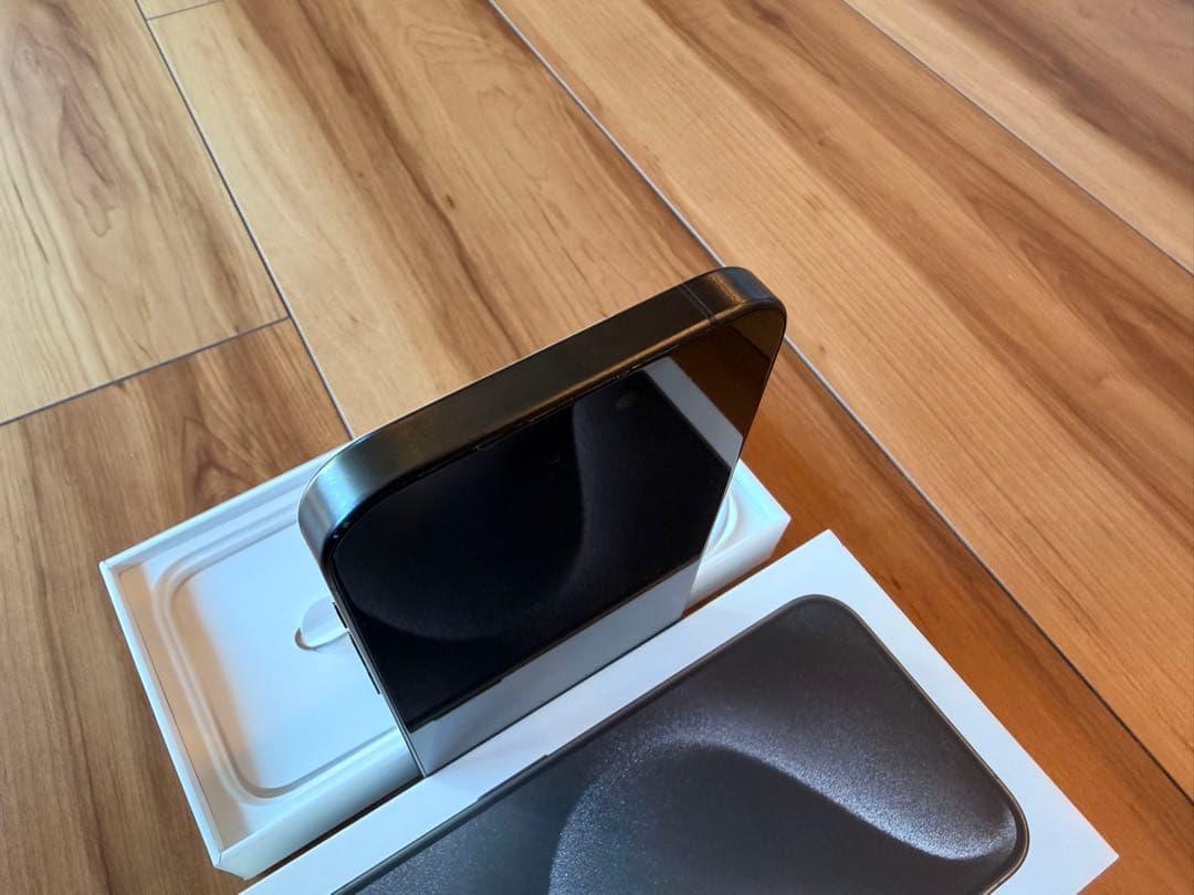 白ネコ様専用 美品⭐︎iPhone15Pro 256GB ブラックチタニウム - メルカリ