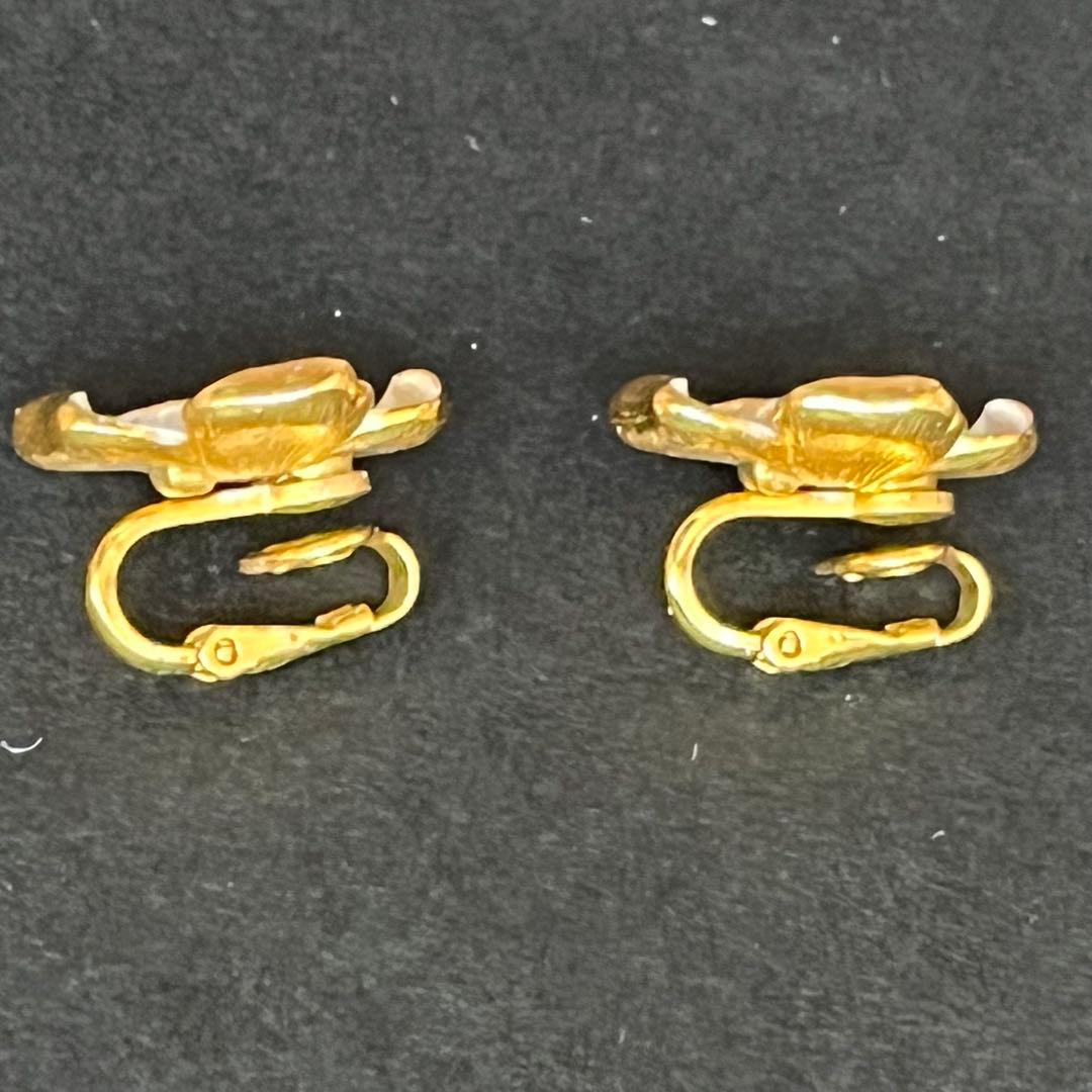 CROWN TRIFARI 白エナメル ハナミズキ ブローチ&イヤリングセット