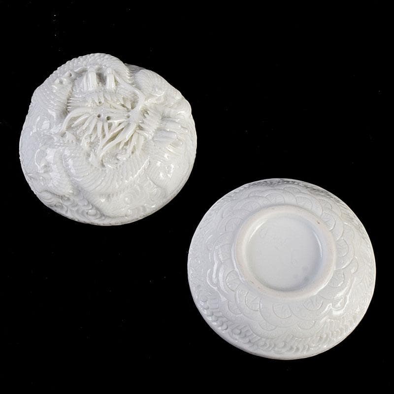 茶道具 平戸焼 十五代 中里茂右ェ門作 白磁雲龍彫 香合 共布共箱 V