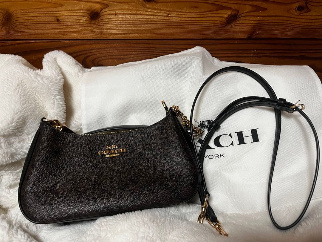 テリ ショルダー バッグ・シグネチャー キャンバス COACH OUTLET｜【公式】テリ ショルダー バッグ・シグネチャー