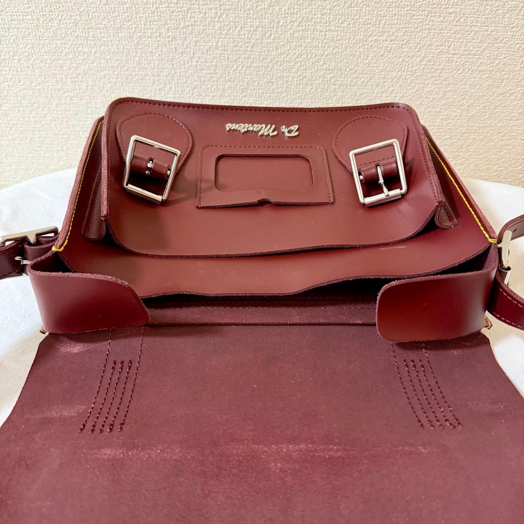 ドクターマーチン 11インチ レザー サッチェルバッグ チェリーレッド