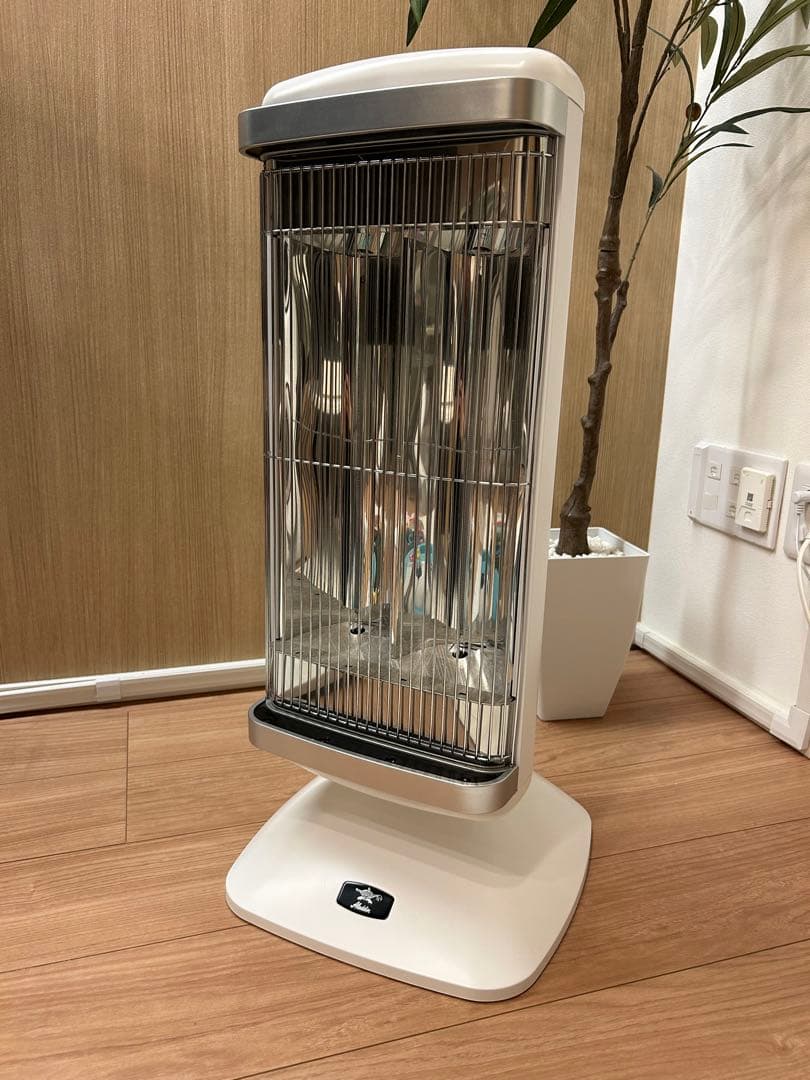 【美品】アラジン CAH-2G10E グラファイトヒーター 2022年製 白 アラジン 電気ストーブ グラファイトヒーター 2灯管 (グラファイトe