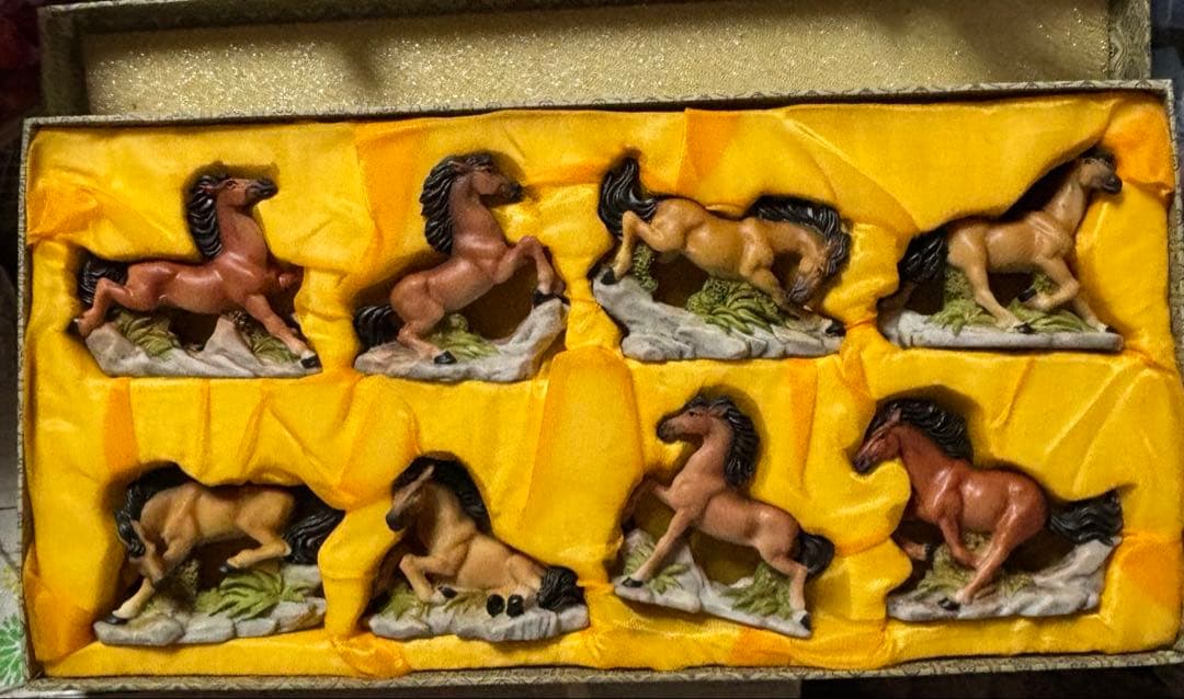 馬の置物8体セット - メルカリ