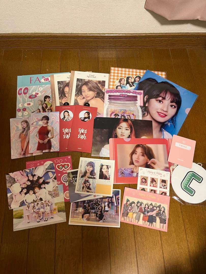 TWICE アルバム CD まとめ売り トレカ・特典付き - メルカリ