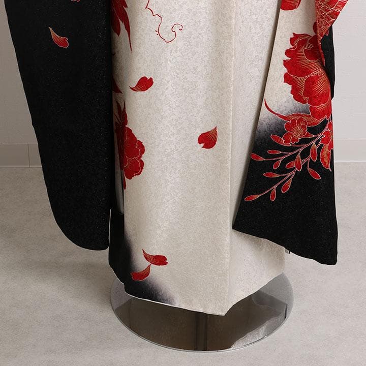 ◇正絹振袖7点セット◇黒地に赤の花柄＆白◇ご成人式 HK39123 - メルカリ
