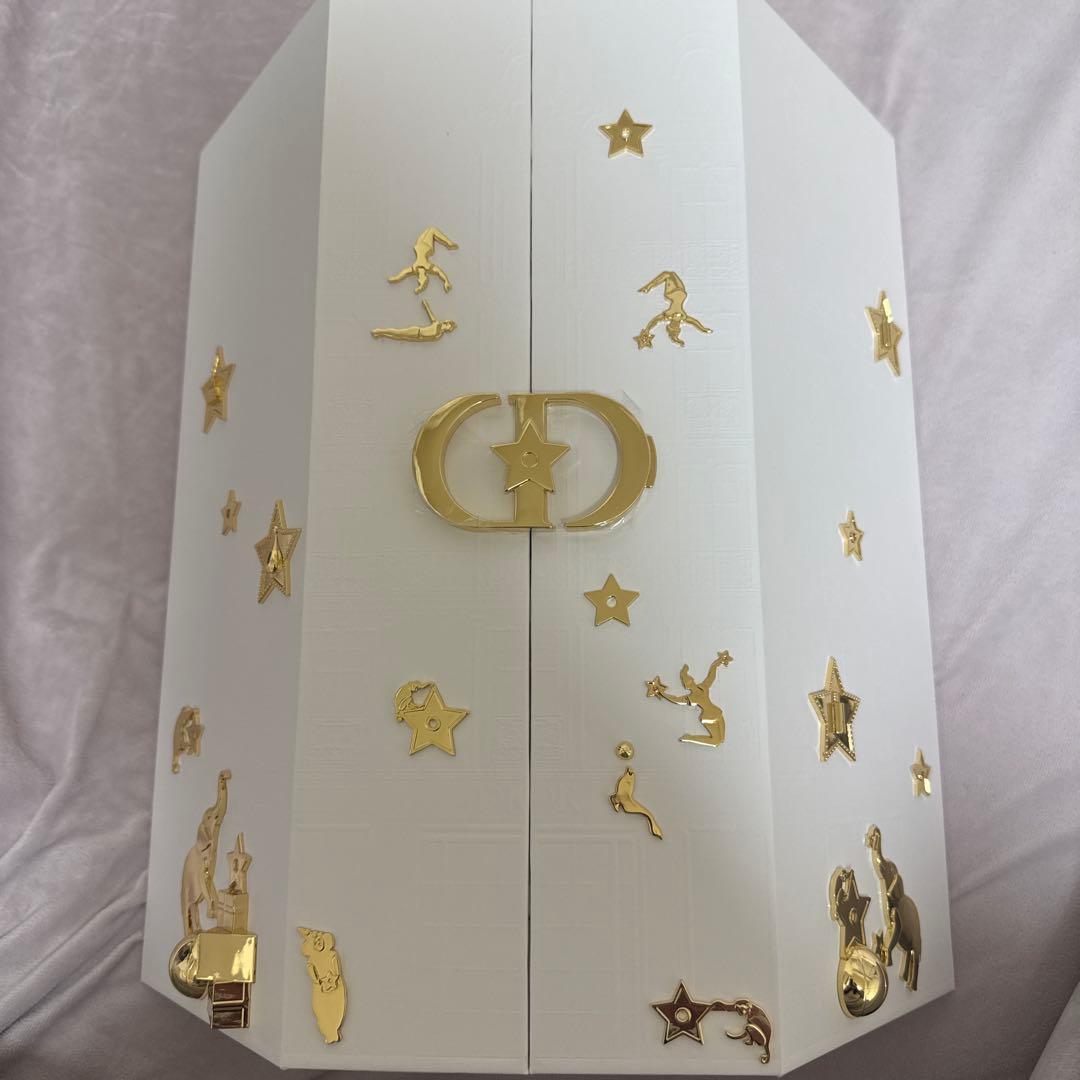 DIOR アドベントカレンダー　2025 ホリデー　クリスマスコフレ 2025年クリスマスコフレ】「ディオール」がサーカスをテーマにした