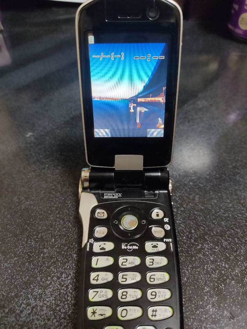 P900iv クラウドブラック(充電器、SH906itv付き) - メルカリ