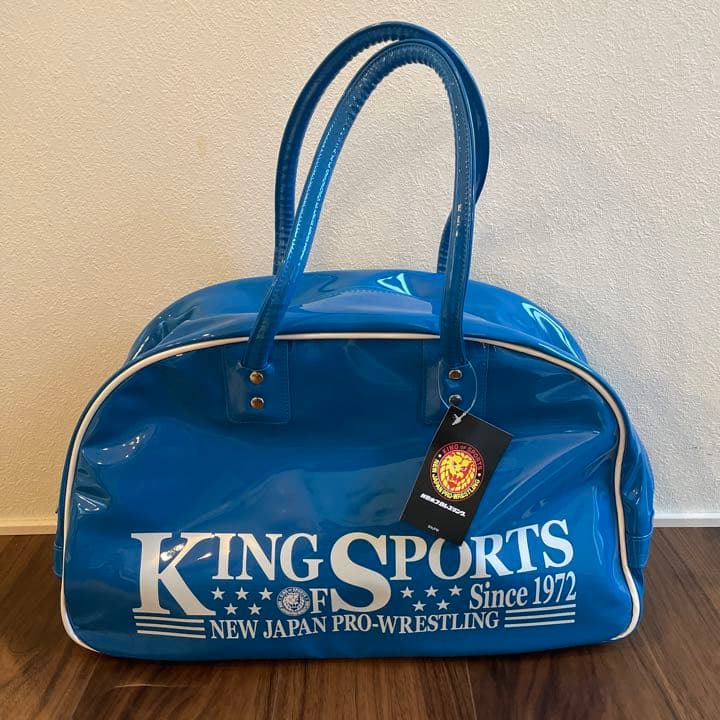 新日本プロレス 一番くじ エナメルバッグ - メルカリ