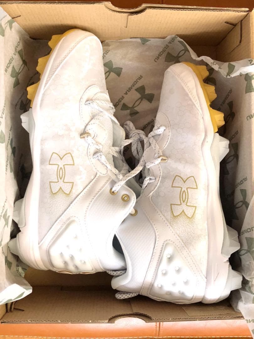 ハ*ン様 新品2025年USA国内限定アンダーアーマー野球ハーパー8Mid Rm