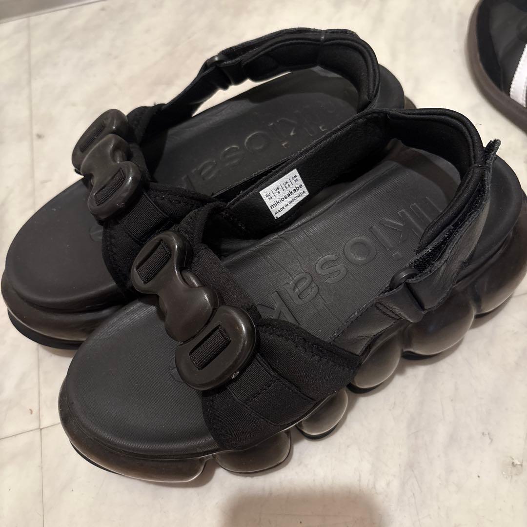 MIKIO SAKABE ミキオサカベ サンダル ミキオサカベがビーチサンダルの素材を使用した新作シューズを発売、全