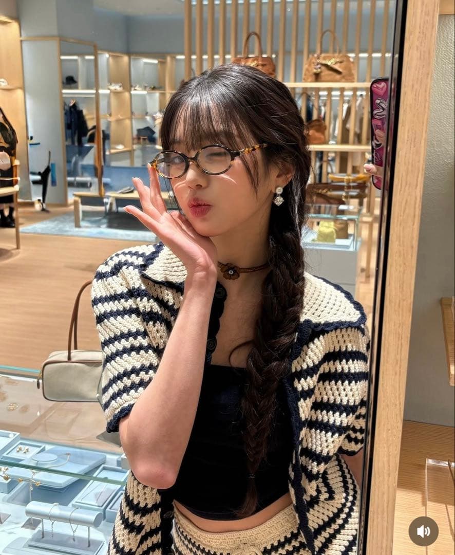 ミュウミュウ】ウォニョン着用 レンズなし 伊達メガネ べっこう柄 ロゴ