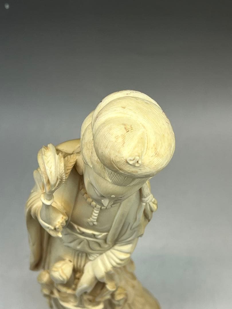 ［美品］女像 極上白象　1100g置物　送料込み