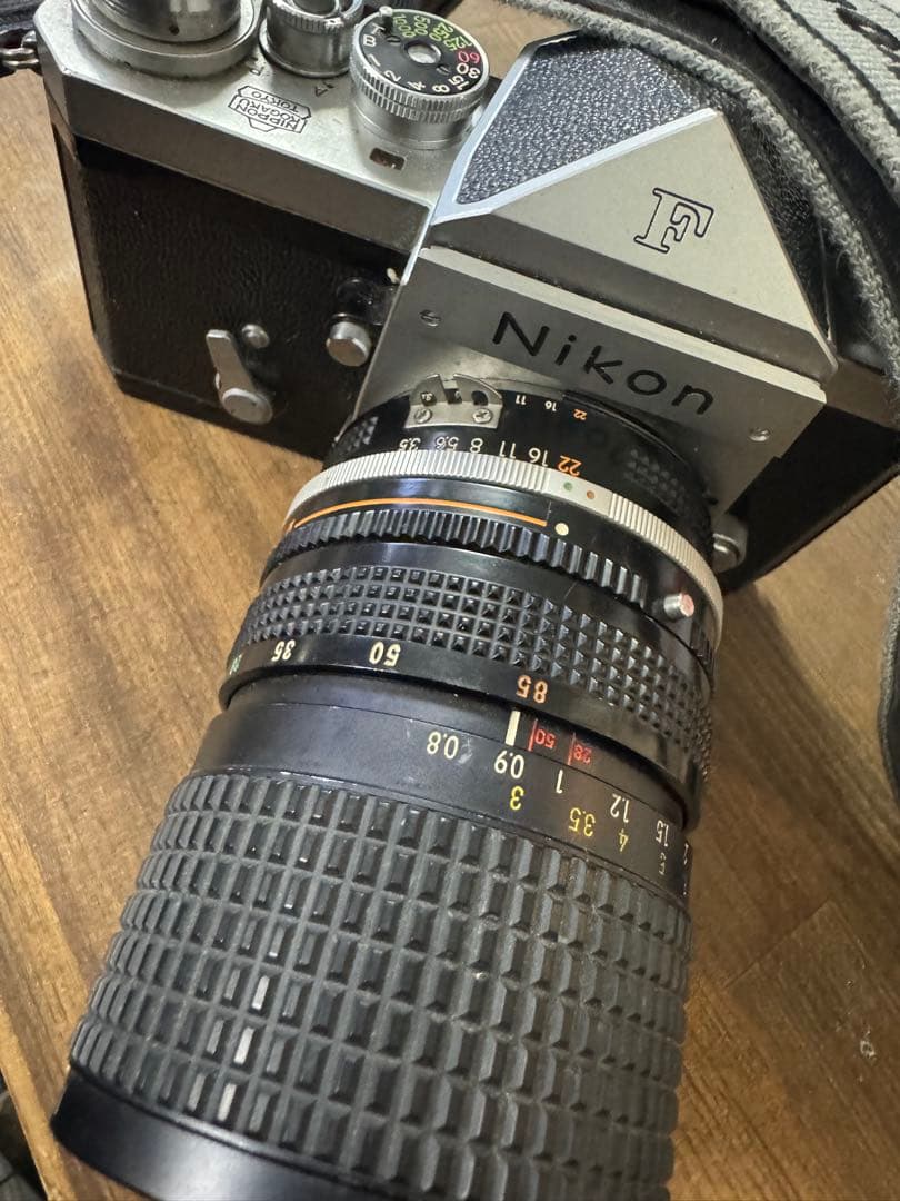 「Nikon F ボディ + Zoom-Nikkor 28-85mm レンズ Nikon F ボディ + Zoom-Nikkor 28-85mm レンズ Nikon NIKKOR 28-85mm f
